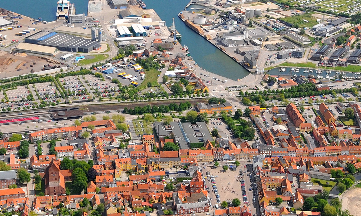 Luftfoto af det centrale Køge med gammel IHV 2009