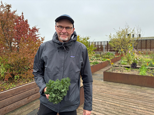 Henrik Lerdorf ved byhaver på parkeringshus