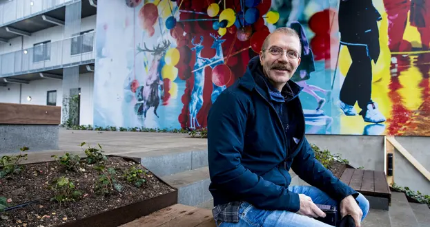 Christian Schmidt Rasmussen Ved Kunstværk I Strandparken WEB