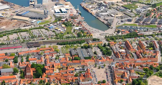 Luftfoto af det centrale Køge med gammel IHV 2009