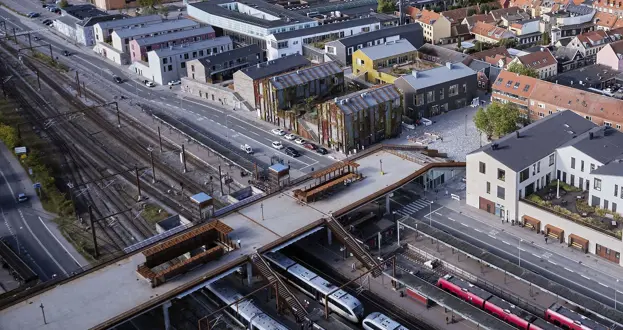 Stationsbroen Drone Beskåret