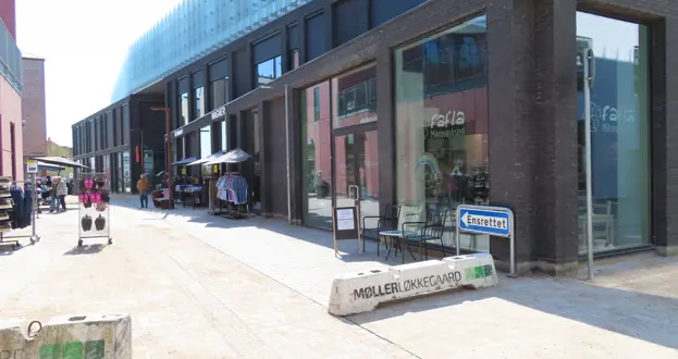 Ny belaegning i Straedet - med Raadhuset Pressefoto